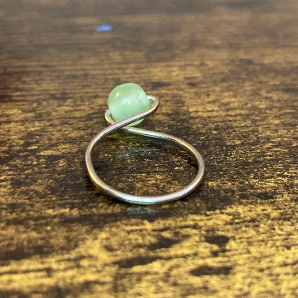 Wire Wrap Ring‎ Size 6.5 Light Green Bead Silver Tone Minimalist Freeform